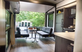 Generator / Sleeps 6  Plus / Deck