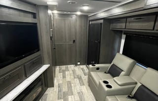 Spacious 2023 FR3 34DS Motor Coach: Luxe & Loaded!