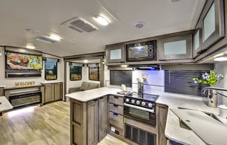 Luxurious RV with Open Floor Plan & Separate King Size Bdrm.  Pets Friendly
