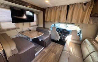 2017 Thor Motor Coach Four Winds 28Z