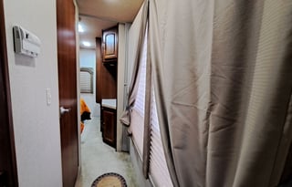 2008 Fleetwood RV Tioga 31M - Self Leveling