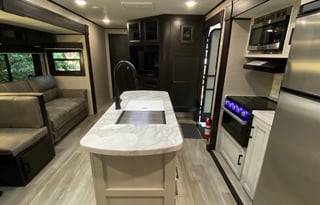 Impressive Family favorite RV! 3 slides 3 TV’s