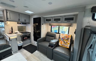 2025 28ft Coachmen 26DS - Sleeps 6