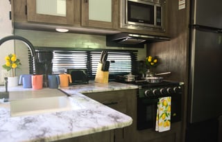 BIG Floorplan - Sleeps 4 Adults 6+ Kids