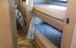 2017 Thor Motor Coach Chateau 31E Bunkhouse