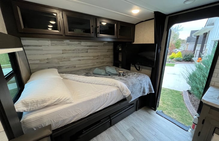 Very Comfy, Queen Sized Bunkhouse and Sofa!