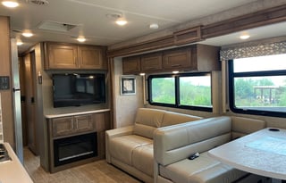 Family Friendly Luxury RV - Sleeps up to 8 Guests
