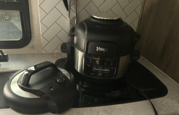 Ninja 5in 1 pressure cooker, air fryer, and crockpot