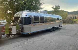 Silver Stays 1990 Airstream RV excella 1000