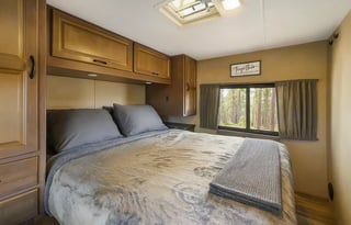 (#6) 30’ Adventure RV– Sleeps 6|Generator|Festival