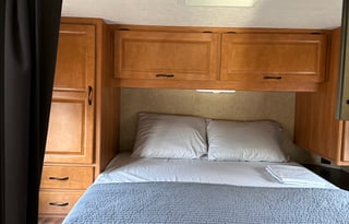 Fully loaded 2015 Thor Motor Coach Majestic