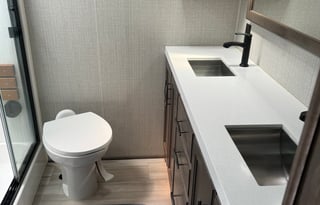 2022 Solitude 390RK  CAVA ROBLES SPECIAL