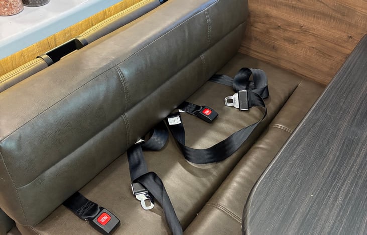Dinette has two seat belts on both sides