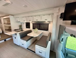 EAST TO WEST Entrada 3100FB