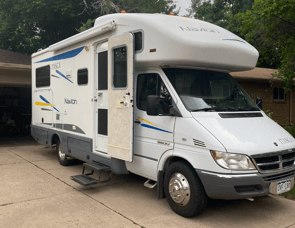 Winnebago Navion 24J