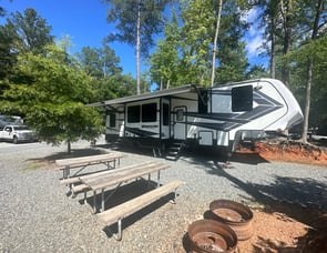 Grand Design Momentum M-Class 351M