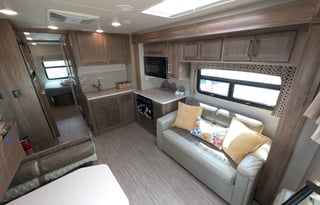 Family Getaway Ready – 2018 Jayco Greyhawk for 8