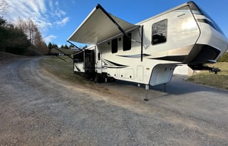 Luxurious Camping in a 2022 Crossroads Cameo