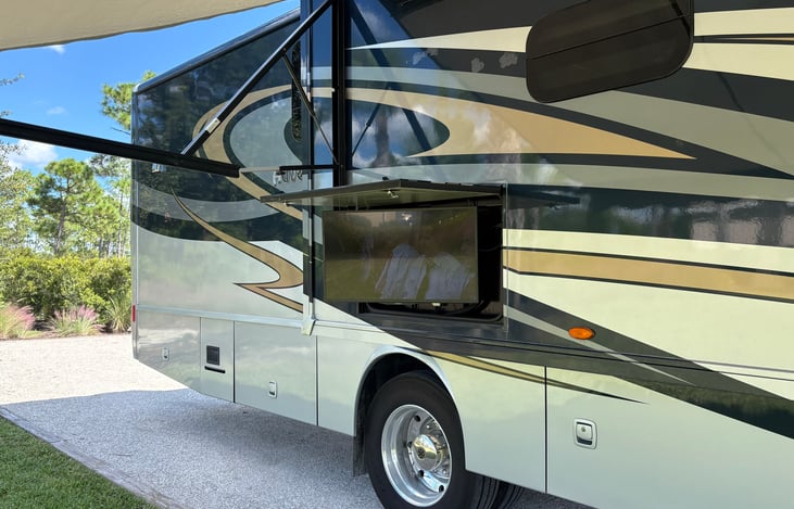 Outdoor TV connected to WiFi