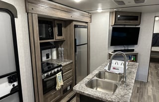 2021 CrossRoads RV Zinger with 1.5 Bath