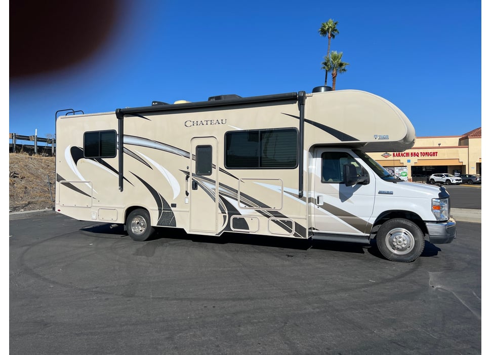 Class C Motor Home rentals in Los Angeles
