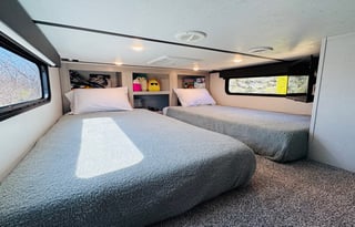 The Cabana Montana - 2021 Montana HC 377FL