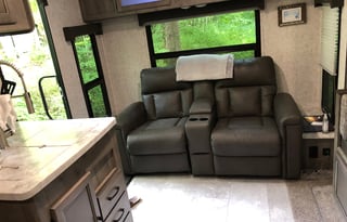 Apex Ultra-Lite 26’ 2021 Couples Camper