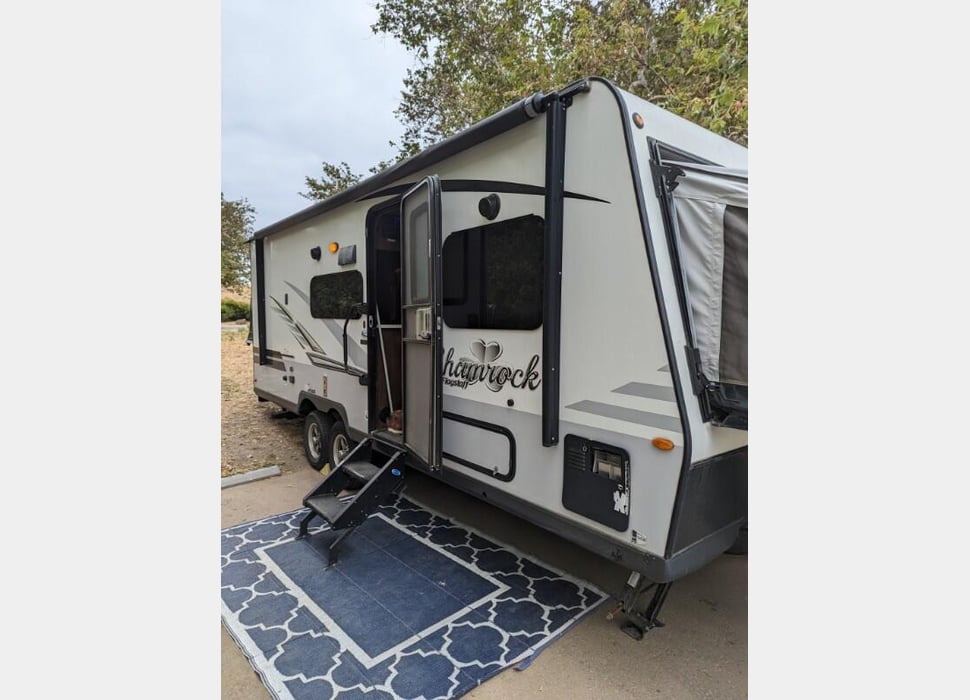 Pop-up Camper rentals in Simi Valley