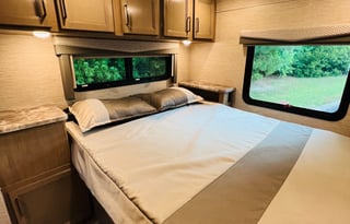 2022 Thor Four Winds 31E (with Bunkhouse)