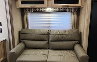 Poconos Romance: Luxury RV Delivered