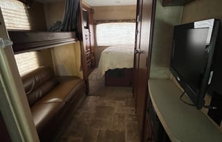 Spacious & Clean 2014:4 TVS &2 SLIDE OUTS:Sleeps 8