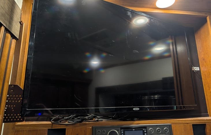 The TV rotates on a swivel for maximum viewing delight in the common area. DVD play, and AM/FM radio with inside/outside speaker options.