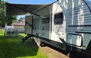 Grant and Cat's Cozy Rolling Retreat