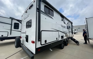 2024 North Trail 24BHS Sleeps 8 King Bed & Bunks!