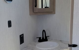 2024 Grand Design Momentum 22MAV (27ft)