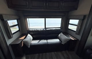 LARGE FAMILY CAMPER WITH PRIVATE QUEEN BEDROOM