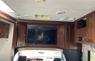 32ft. Luxury RV-Pure Glamping kid & pet approved