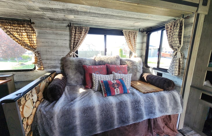 Daybed for 1 adult or 2 kids