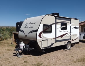 Pacific Coachworks Sea Breeze 14RBS