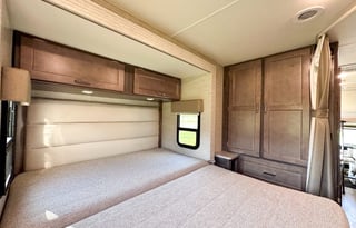 Very Clean, Stocked, Pet Friendly