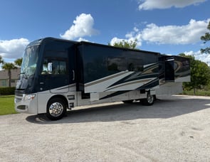 Winnebago Adventurer 38Q