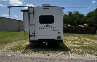 2022 EAST TO WEST Entrada 3100FB