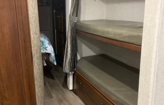 BELLA-Sleep 8 - 10 2018 Forest River Sunseeker RV