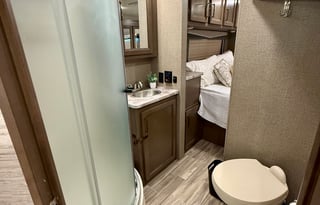 Thor Motor Coach Four Winds 31EV ***Bunk Beds***