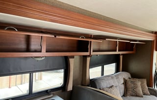 Holiday Rambler Admiral 32V