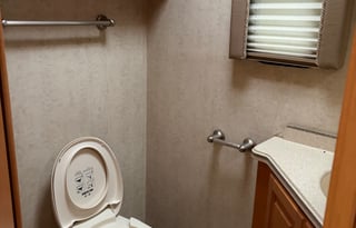 2004 Mandalay Luxury Division Mandalay Class A 43A