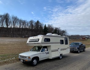 Dolphin Motor Coach National Traveller Std. Model