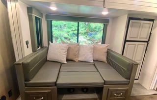 30’ RV,  King bed, Bunk Beds, Big kitchen