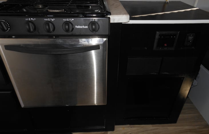 Working stove and oven if needed. Bluetooth radio with indoor and outdoor speakers.