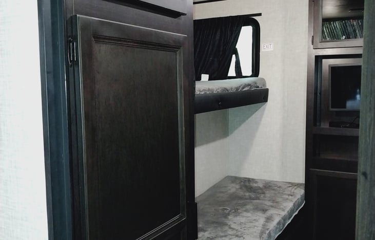 Other bunk house, with storage.
Tv with DVD player. Antenna is available.